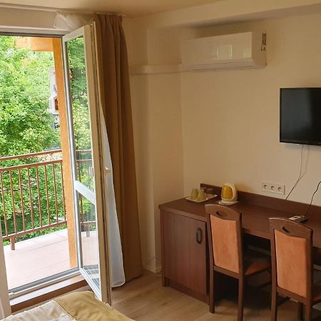 Hotel Felicia คาลูชา ภายนอก รูปภาพ