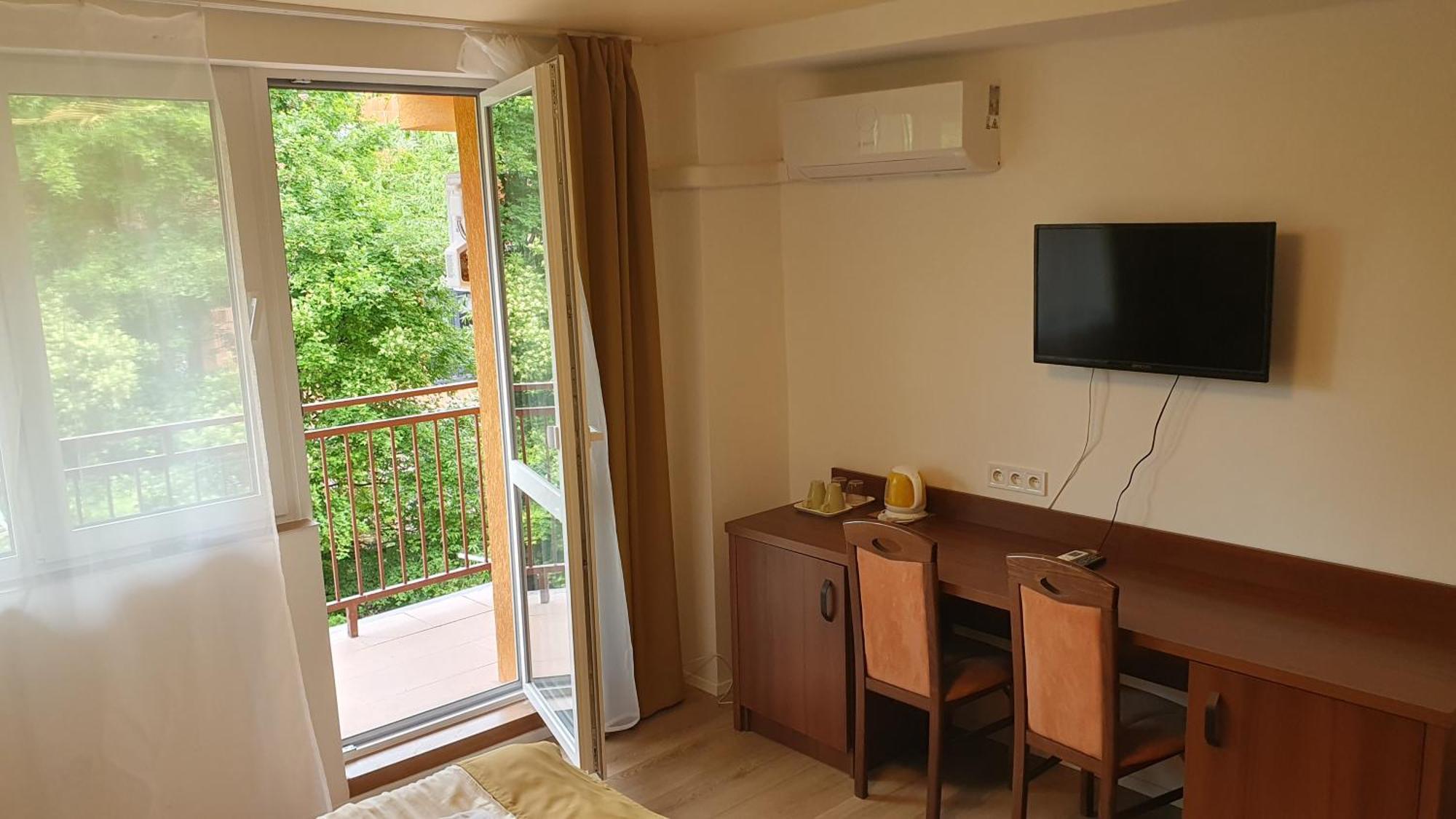 Hotel Felicia คาลูชา ภายนอก รูปภาพ