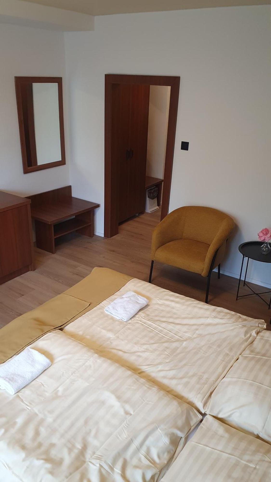Hotel Felicia คาลูชา ภายนอก รูปภาพ