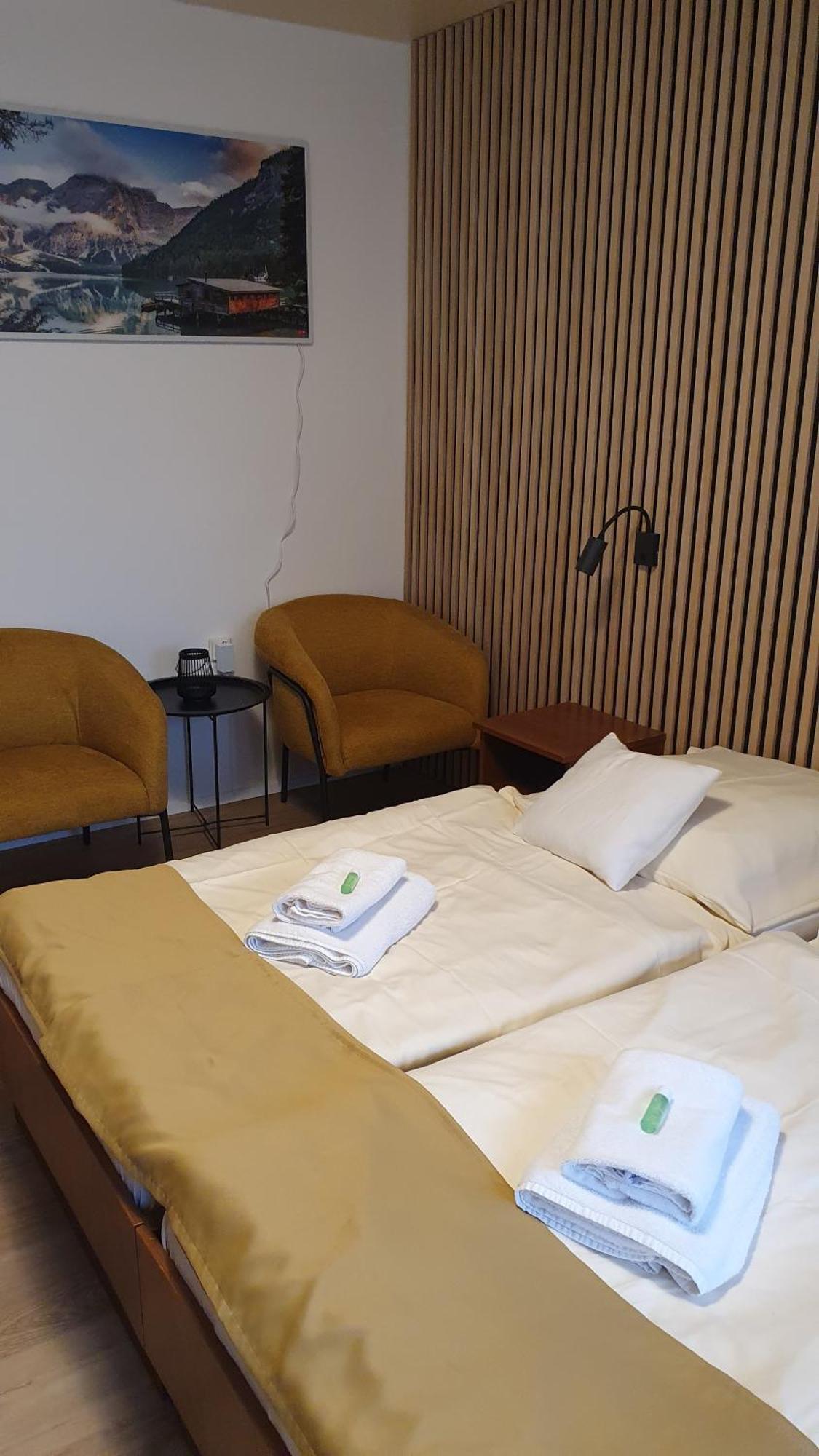 Hotel Felicia คาลูชา ภายนอก รูปภาพ
