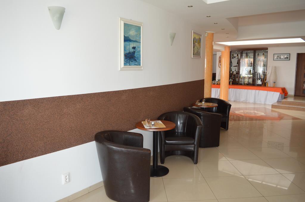 Hotel Felicia คาลูชา ภายนอก รูปภาพ