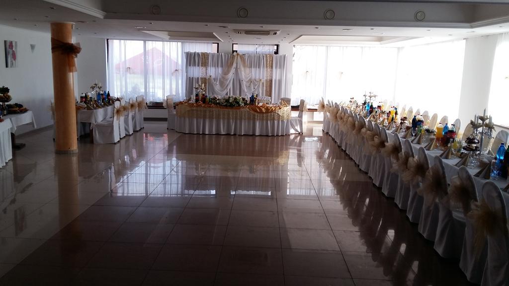 Hotel Felicia คาลูชา ภายนอก รูปภาพ